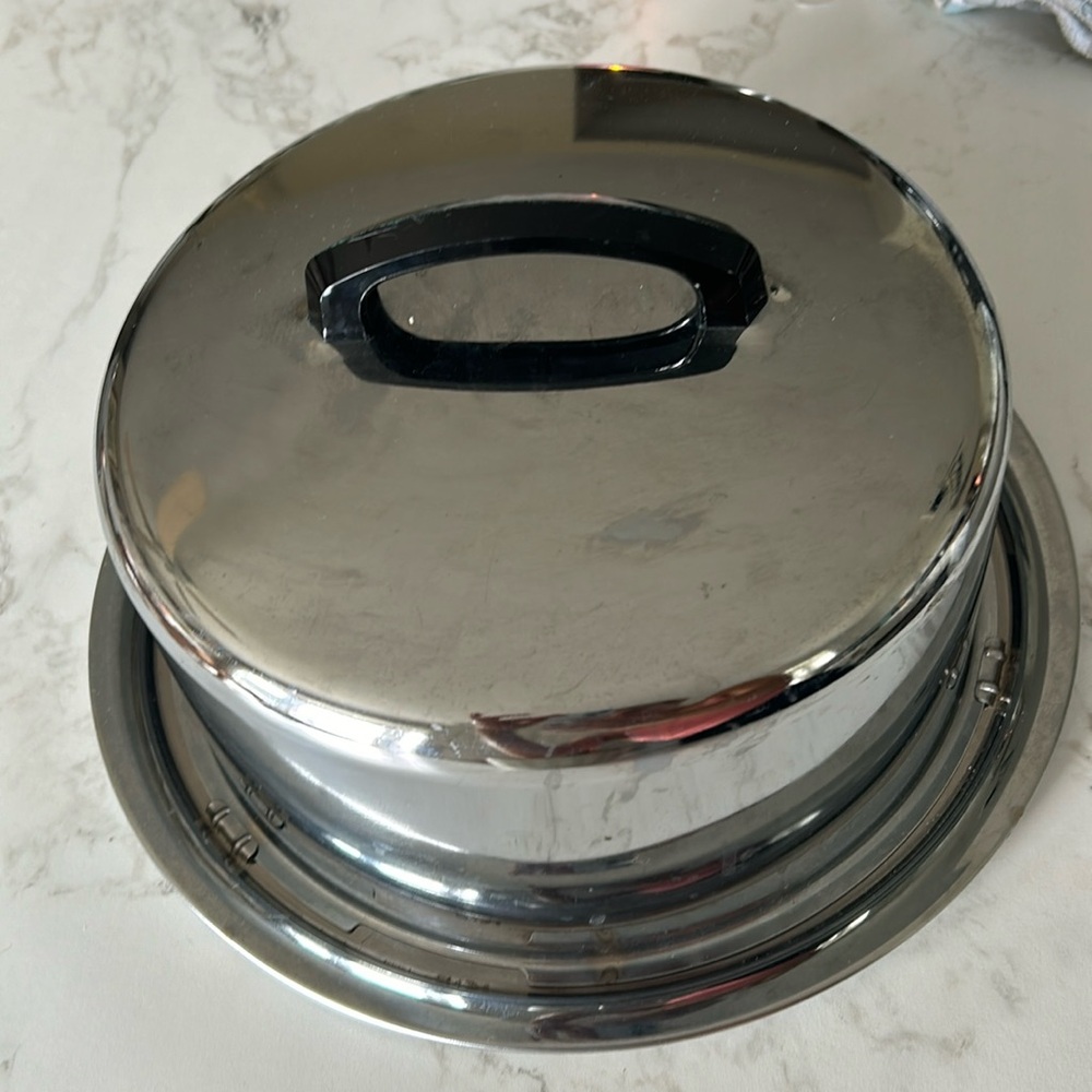GUC Vintage Eveready Chrome Cake Carrier 13" W/ Locking Cover and Handle